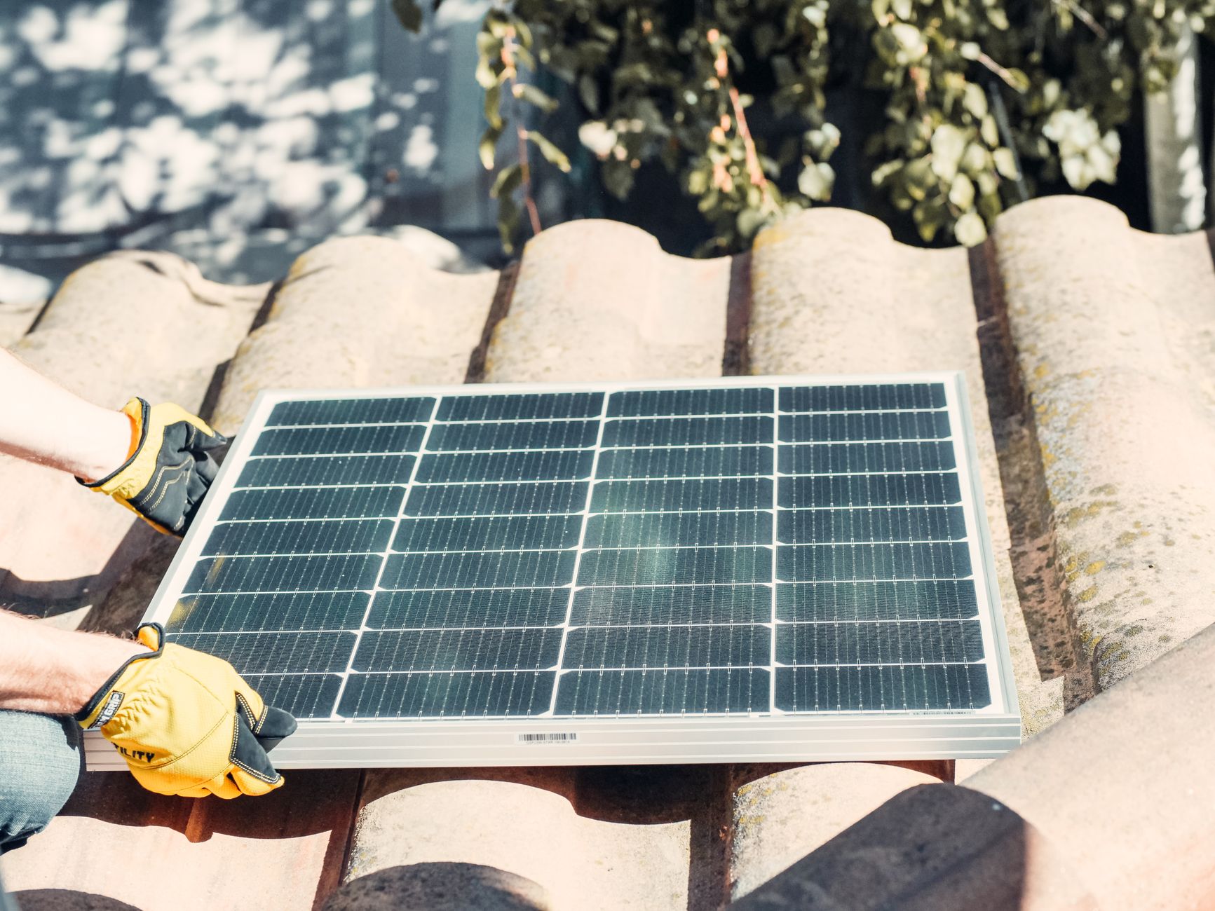 Installateur panneaux solaires équipe à Saint-Étienne